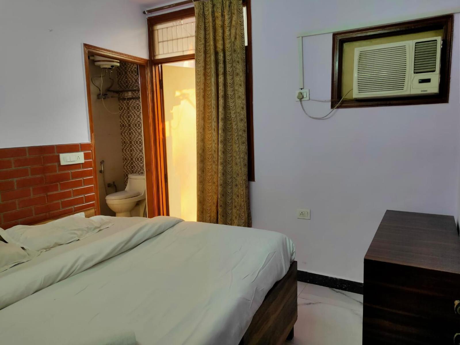 Cosy Rooms-Bygf,Near Chanakyapuri Embassies,Delhi